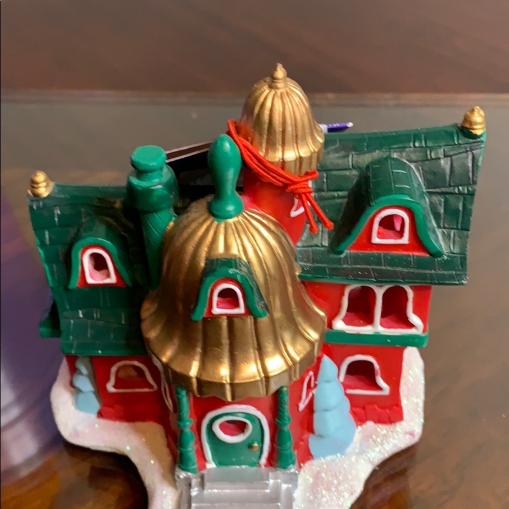 NWT Hallmark 2014 Glow Road Bell Cottage - Picture 2 of 8